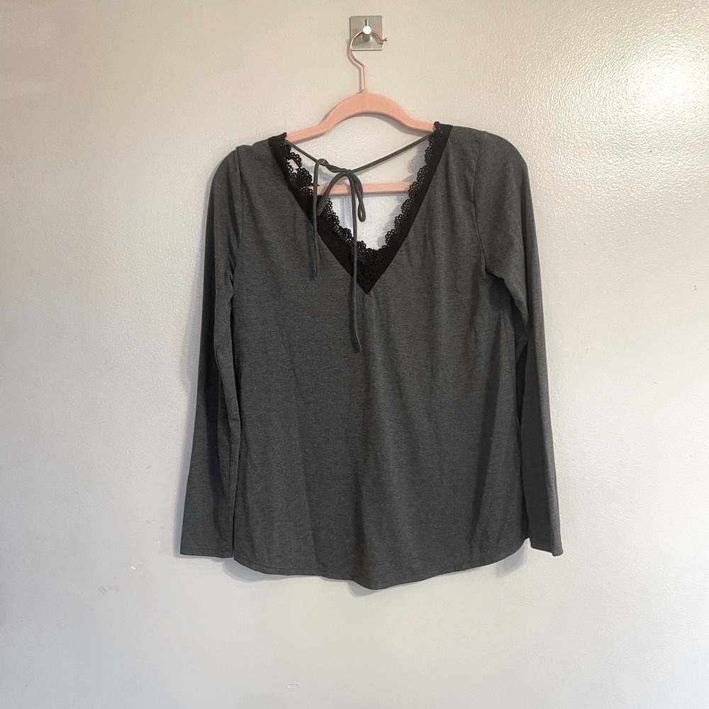 LOFT Lace Neck Line Detail Top